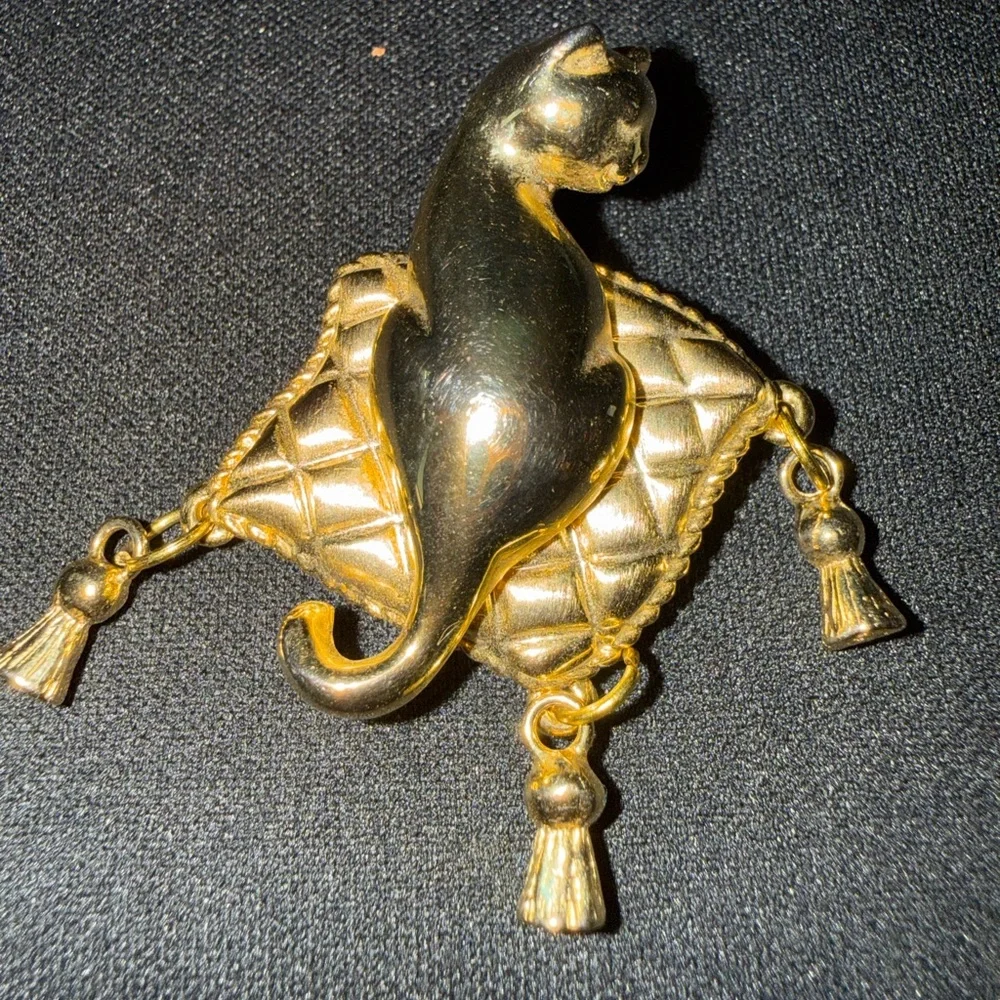 N/A elegant gold